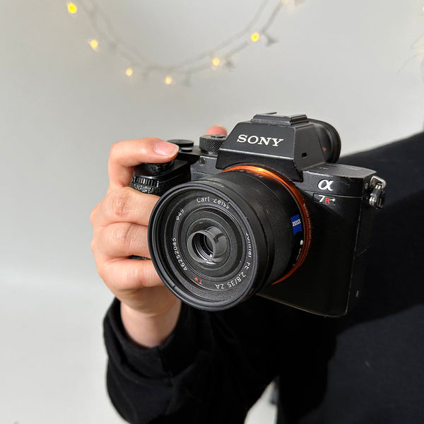 Is the advancement of photographic equipment lowering the barrier to photographic creation?
